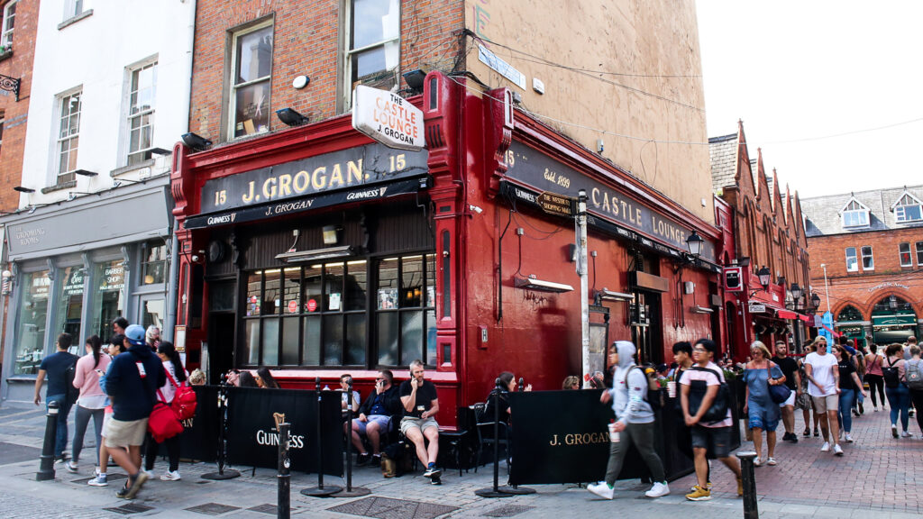 Grogans Pub, a great place for a Dublin pub crawl